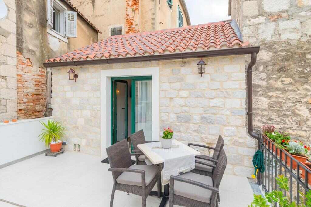 Apartments & Rooms Dujam 2